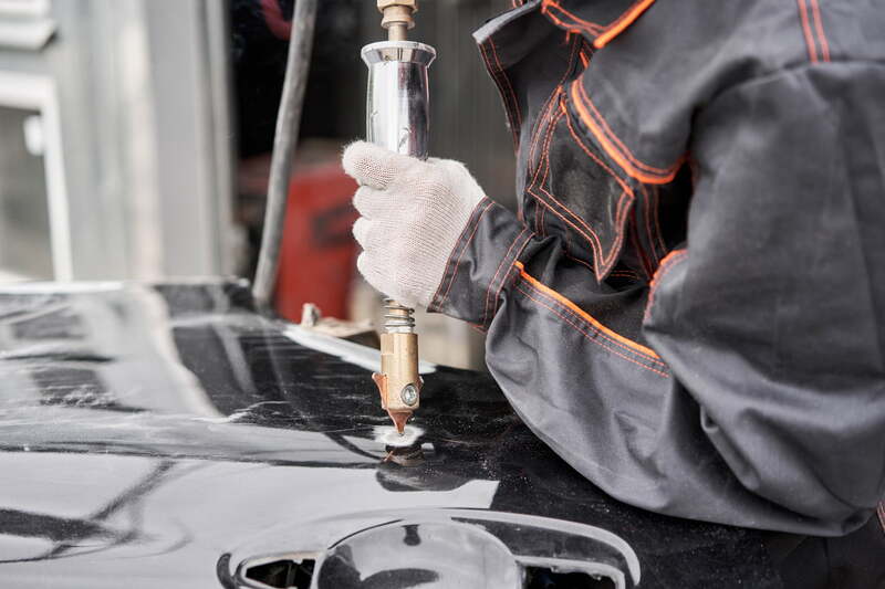 鈑金作業のイメージ